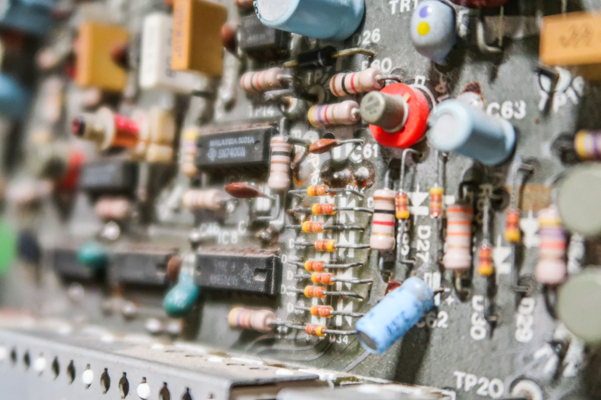 معدات ميكانيكية وكهربائية